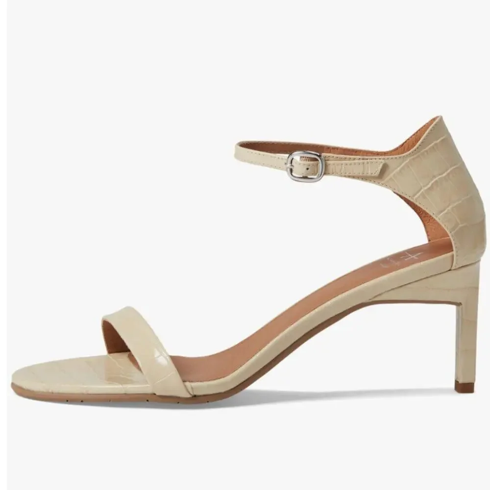 Aquatalia Rubie Sandal Size 8.5 $375